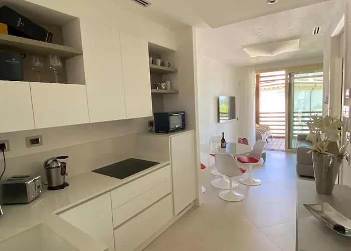 Sea View Embassy Apartamento *