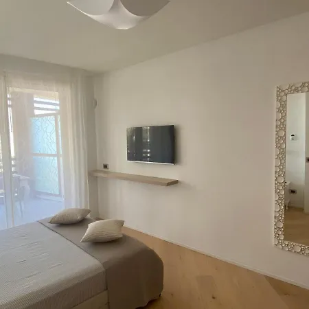 Sea View Embassy Апартаменты Римини